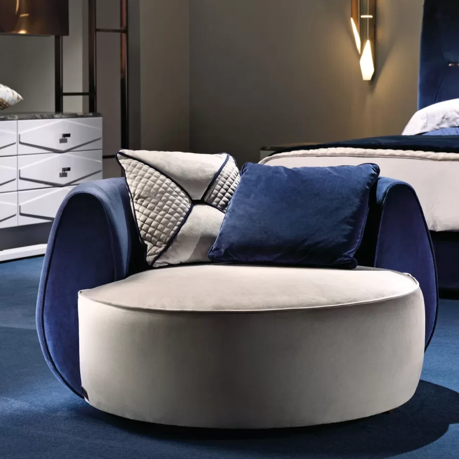 Fotoliu Riolite Epoque, cu doua perne decorative cu umplutura din pene