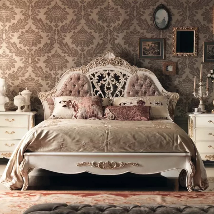 Pat matrimonial Gran Guardia intagliat cu trafor, mobilier italian, in amenajare de dormitor