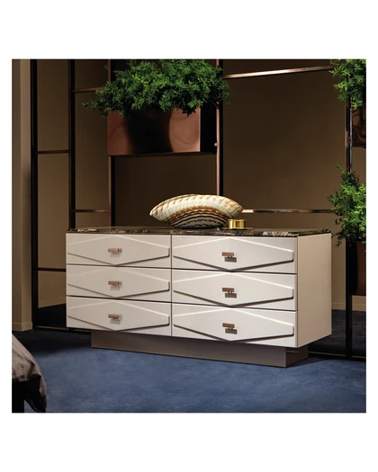 Comoda Cinabro Epoque, din colectia Exence