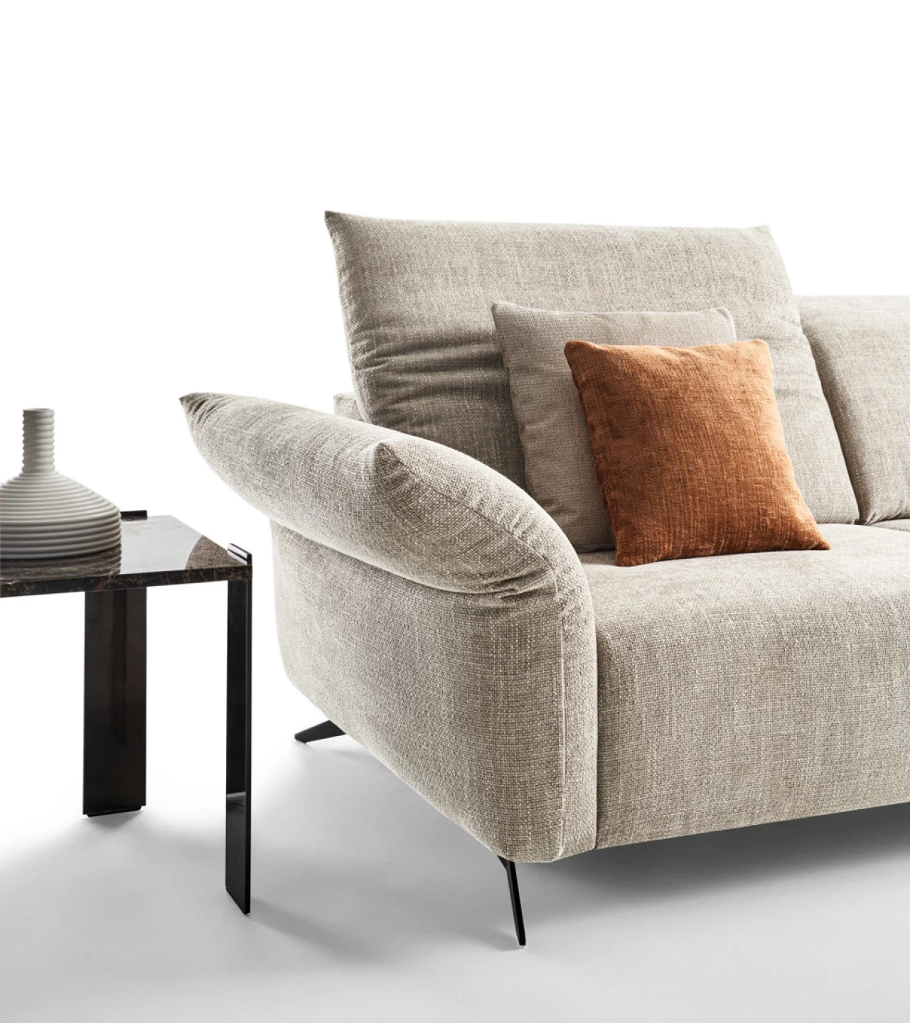 Canapea Granada Round & Confort modular cu functie relax in ambient de living