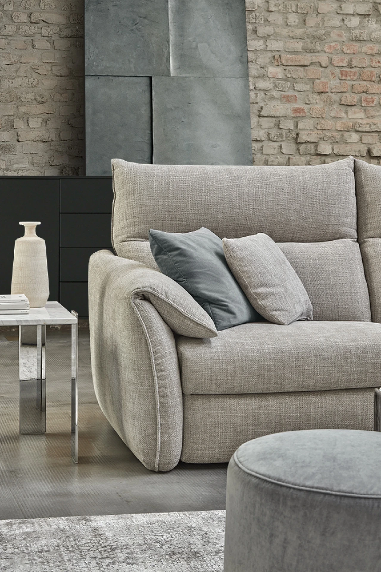 Canapea Siviglia din Piele sau Stofa - Design Ergonomic si - prezentare suplimentara pentru living
