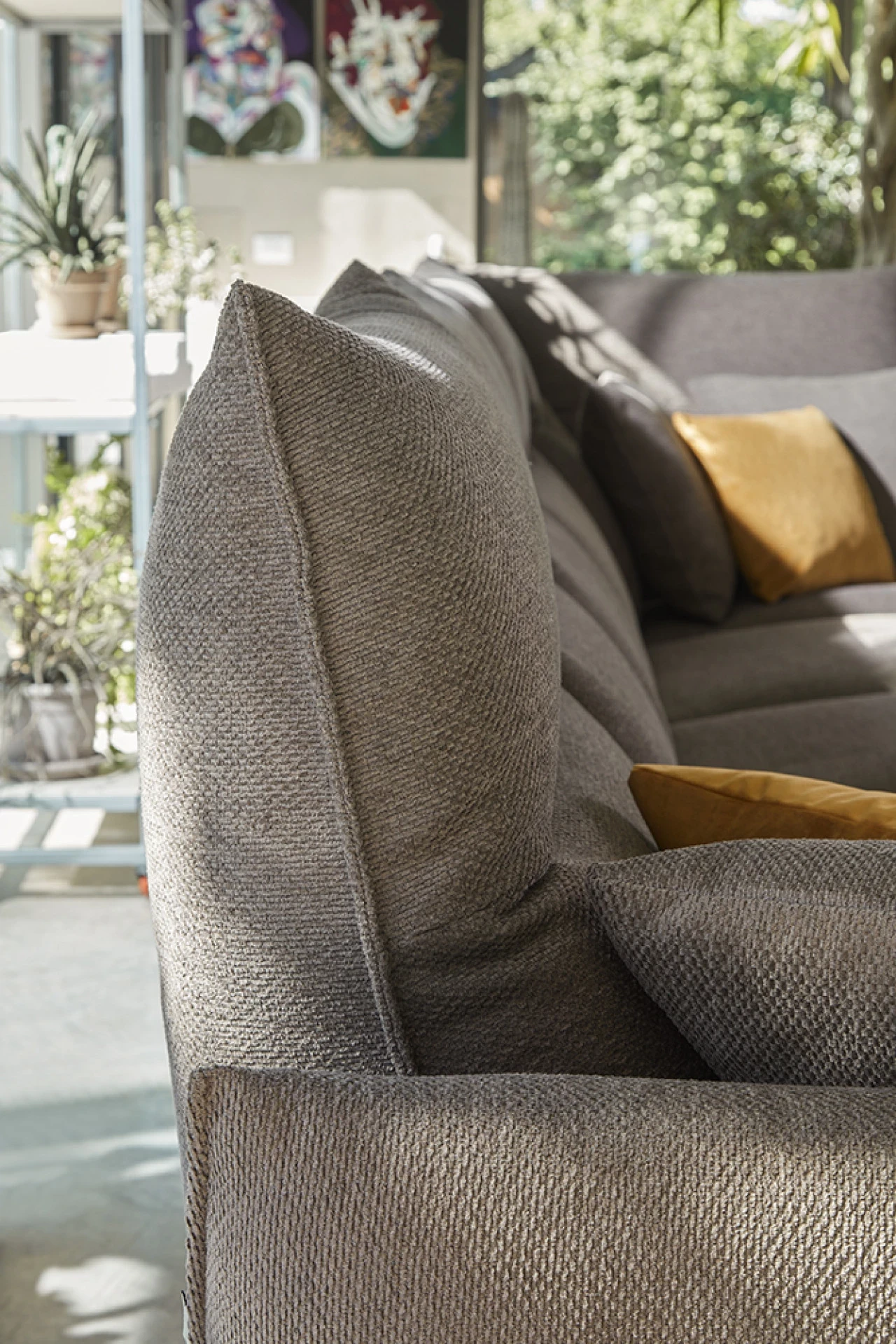 Canapea Siviglia din Piele sau Stofa - Design Ergonomic si in compozitie de living